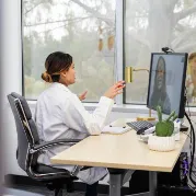 women doctor Video Consult